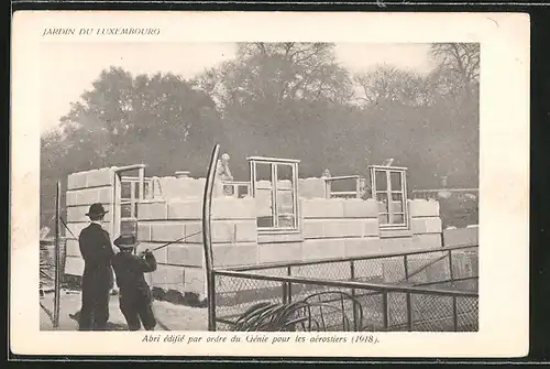 AK Paris, Jardin du Luxembourg, Abri édifié par ordre du Génie pour les aérostiers 1918, Bau eines Hauses