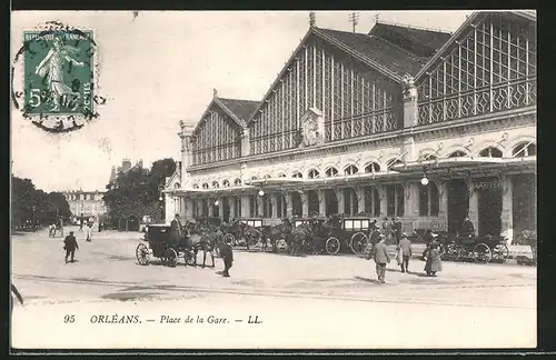 AK Orléans, La gare et la place de la gare, Pferdekutschen stehen vor dem Bahnhof