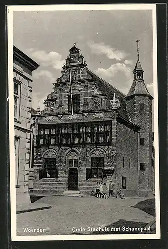 AK Woerden, Oude Stadhuis met Schandpaal