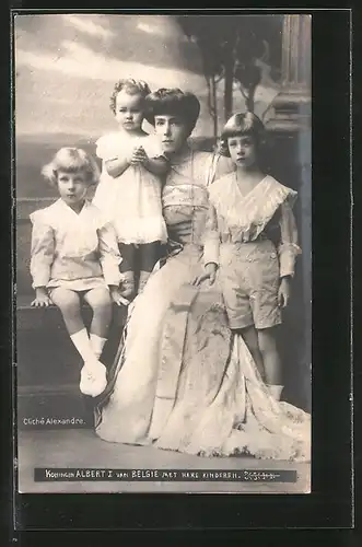AK Königin Albert I. von Belgien mit ihren Kindern