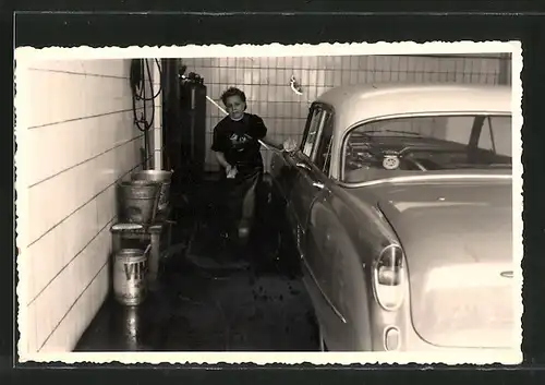 Foto-AK Opel in der Waschanlage einer Tankstelle