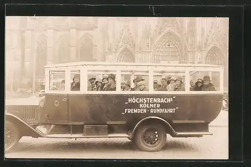 Foto-AK Köln, Bus von Höchstenbachs Fremden-Rundfahrt vor dem Dom