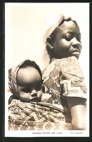 Foto-AK afrikanische Volkstypen, Nigerian Mother & Child, Nigerianerin mit Baby