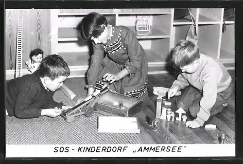 AK Kinder spielen mit Holzspielzeug im SOS-Kinderdorf Ammersee