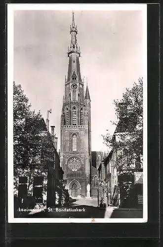 AK Leeuwarden, St. Bonifatiuskerk, Partie mit Kirchblick