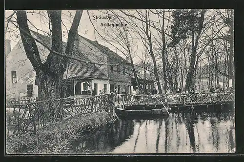 AK Strausberg, Gasthaus zur Schlagmühle mit Gartenlokal, Ruderboot