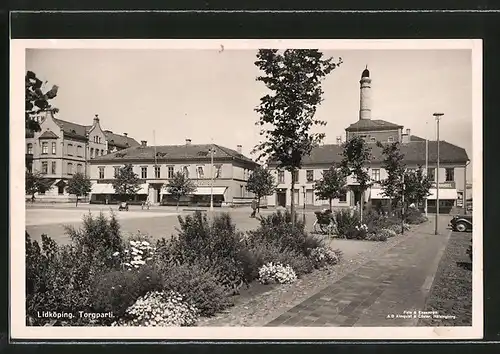 AK Lidköping, Torgparti, Strassenpartie mit Parkanlage