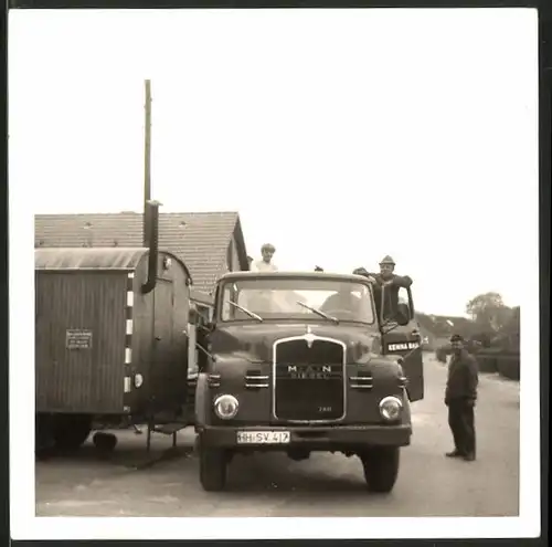 Fotografie LKW MAN, Lastwagen der Firma Kemna Bau in Hasloh