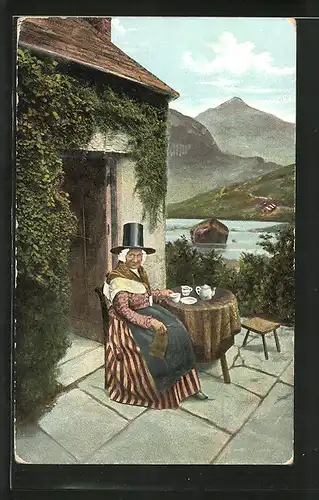 AK Walisische Frau auf Terrasse mit Tee