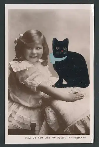 Filz-AK Kleines Mädchen mit schwarzer Katze