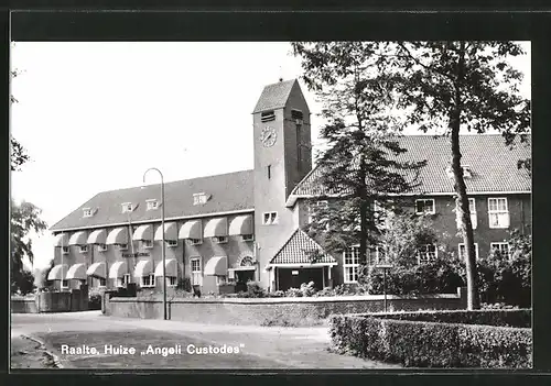 AK Raalte, Huize Angeli Custodes, Gebäude mit Turmuhr