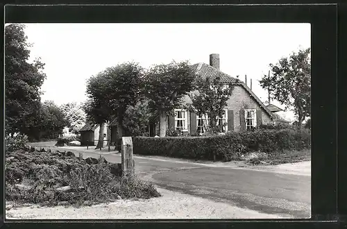 AK Elspeet, Vierhouterweg, Strassenpartie mit Haus