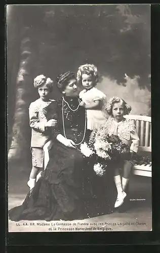 AK Die Comtesse von Flandern mit Enkelkindern, Léopold, Charles und Marie-José