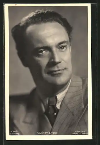 AK Schauspieler Gustav Diessl im Anzug porträtiert
