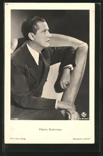 AK Schauspieler Hans Söhnker in Sessel sitzend porträtiert