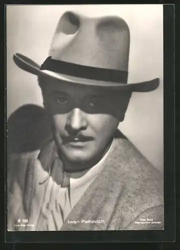 AK Schauspieler Iwan Petrovich mit Hut posierend