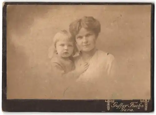 Fotografie Gustav Fuchs, Gera, Portrait Mutter mit Kleinkind