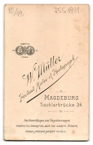 Fotografie W. Müller, Magdeburg, Halbprofilportrait Herr mit Vollbart und Brille