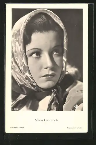 AK Schauspielerin Maria Landrock mit Kopftuch posierend