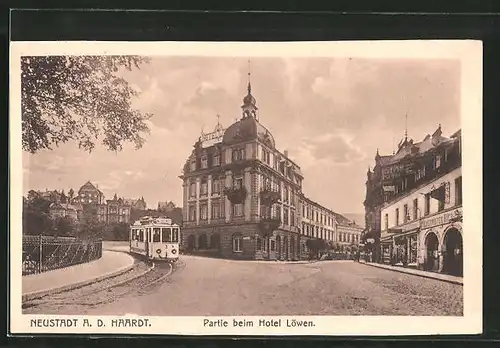 AK Neustadt, Strassenbahn vor dem Hotel Löwen