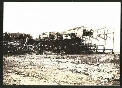 Fotografie 1.WK, Fotograf unbekannt, Ansicht Chauny, Beschuss deutscher Truppen 1917, zerstörte Fabrikanlage
