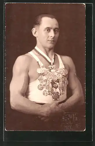 Foto-AK Gewichtheber mit Medaillen