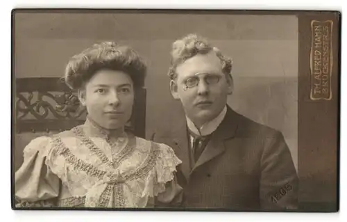 Fotografie Th. Alfred Hahn, Chemnitz, Portrait bürgerliche Eheleute