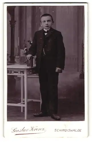 Fotografie Gustav Krenz, Schirgiswalde, Portrait Knabe in Anzug