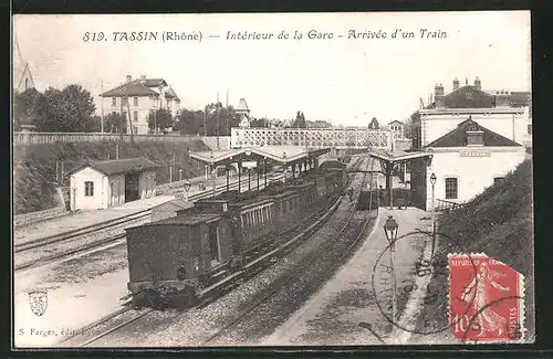 AK Tassin, Interieur de la Gare, Arrivée d'un Train, Bahnhof