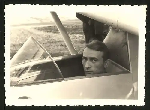Fotografie Segelflug, Pilot im Segelflugzeug vor dem Start