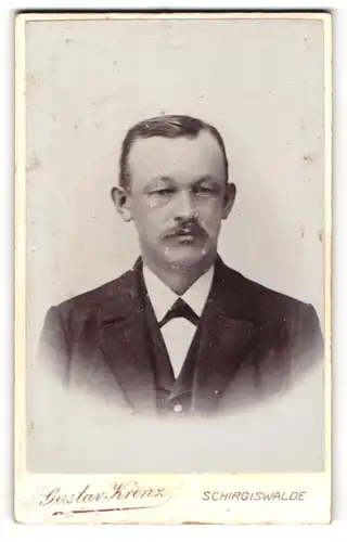 Fotografie Gustav Krenz, Schirgiswalde, Portrait bürgerlicher Herr mit Oberlippenbart