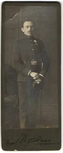 Fotografie Emil Stöger, Wien, Portrait österr. Soldat in Uniform mit Orden