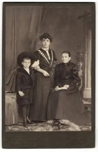 Fotografie R. Bieleck, Eltville a/R, Portrait Grossmutter, Tochter und Enkel