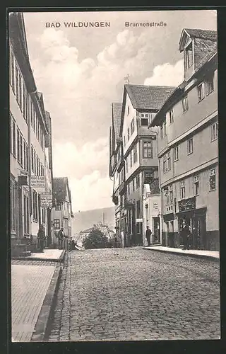 AK Bad Wildungen, Blick in die Brunnenstrasse mit Geschäften