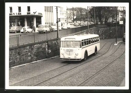 Fotografie Fotograf unbekannt, Ansicht Bonn, Bus Büssing, Linienbus in der Südunterführung