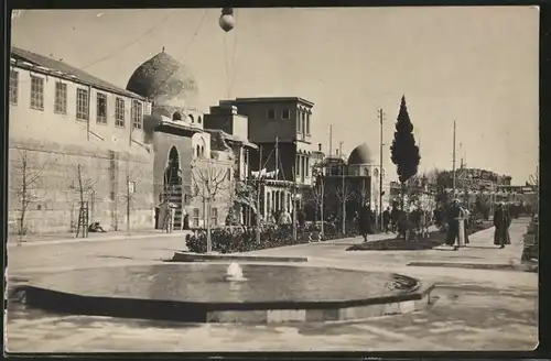 Fotografie Fotograf unbekannt, Ansicht Damaskus, Partie im Ort mit Brunnen