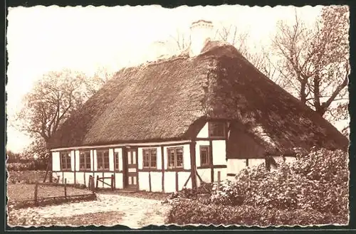 Foto-AK Sonderburg, Haus mit Reetdach