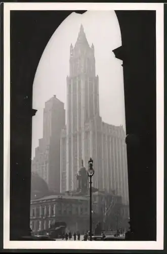 Fotografie Fotograf unbekannt, Ansicht New York City, Blick zum Woolworth Building