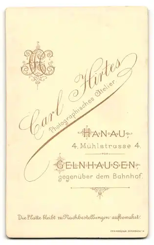 Fotografie Carl Hirtes, Hanau a. M., Knabe im eleganten Anzug