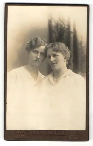 Fotografie F. Hofer, Bad-Ischl, Portrait zwei bürgerliche Damen