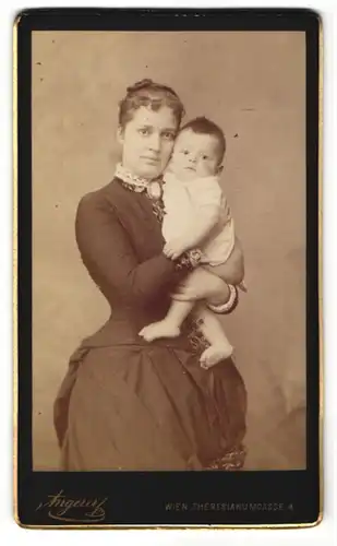 Fotografie Angerer, Wien, Portrait Mutter mit Säugling