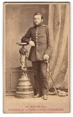 Fotografie Ch. Winter, Strasbourg / Strassburg, Portrait Soldat in Uniform mit Säbel
