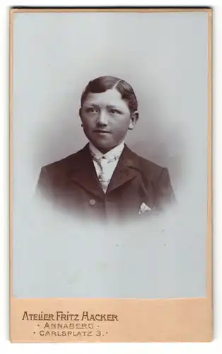 Fotografie Fritz Hacker, Annaberg, Portrait Knabe in Anzug