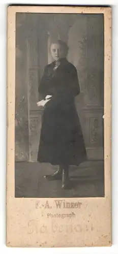 Fotografie F. A. Winzer, Rabenau, Portrait Mädchen in festlichem Kleid