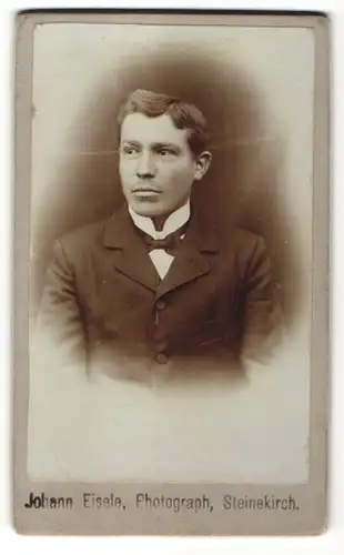 Fotografie Johann Eisele, Steinekirch, Portrait bürgerlicher junger Mann