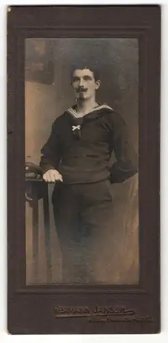 Fotografie Hermann Jansen, Kiel, Matrose der kaiserlichen Marine in Uniform