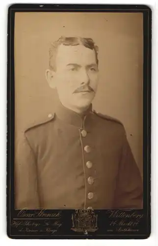 Fotografie Oscar Strensch, Wittenberg, Portrait deutscher Soldat in Uniform