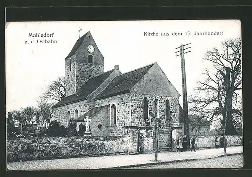 AK Berlin-Mahlsdorf, Strassenpartie mit der Kirche aus dem 13. Jahrhundert