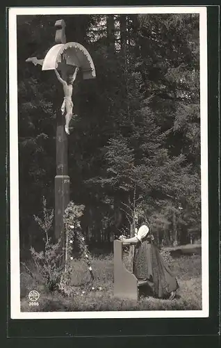 AK Rötenbach, betende Frau am Flurkreuz