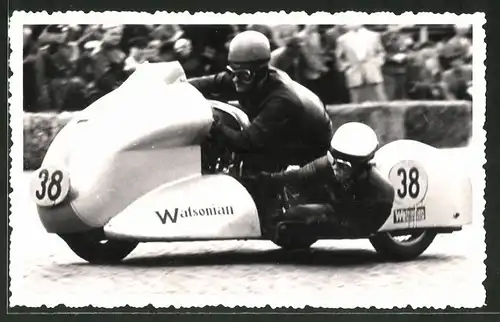 Fotografie Joachim Grabner, Hohenstein-Ernstthal, Rennmotorrad mit Seitenwagen, Gespann mit Startnummer 38